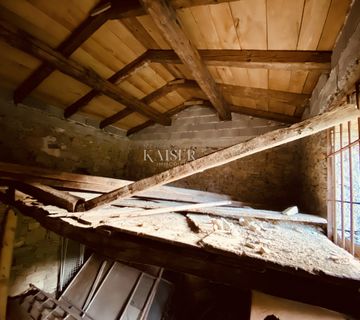 Buzet, Roč - Kamena starina s okućnicom - cover