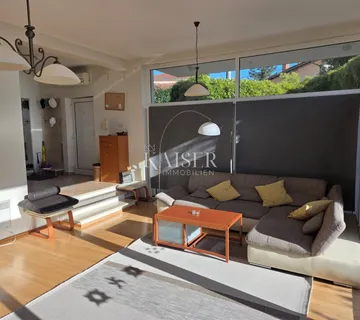 Opatija, dvoetažan stan 147m2 s terasom i parkingom u blizini centra - cover