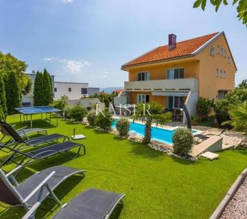 Crikvenica - kuća sa 12 spavaćih soba na mirnoj lokaciji - cover
