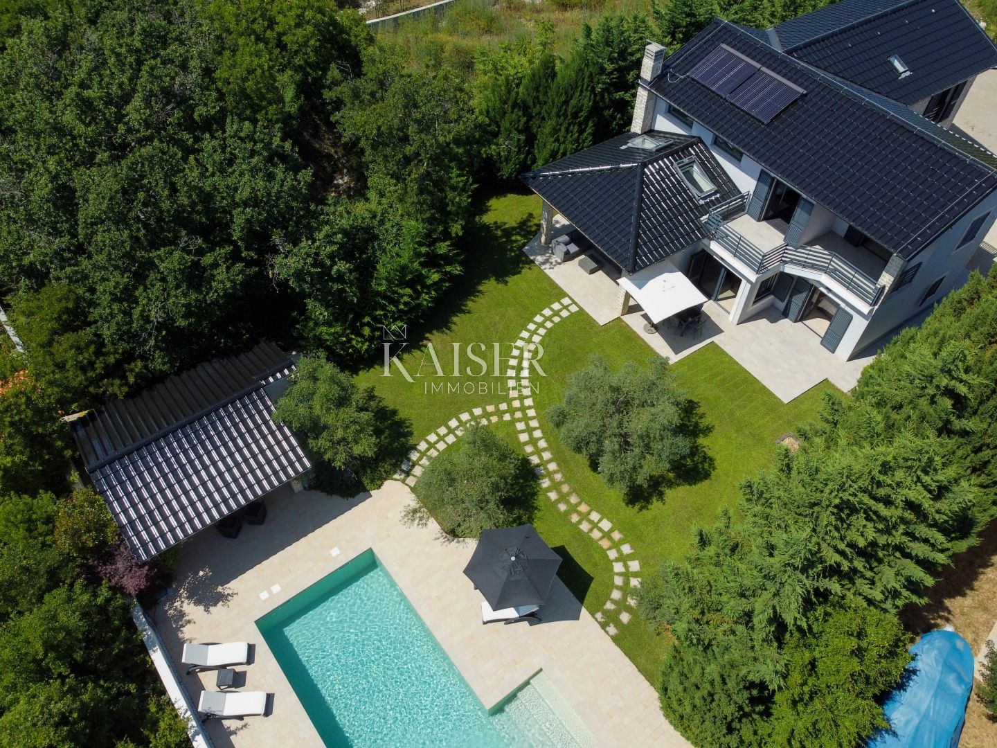 Otok Krk, Kras - impresivna villa u oazi mira - cover