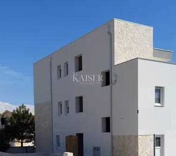 Penthouse apartman s velikom krovnom terasom u novogradnji, Vir – Pedinka - cover