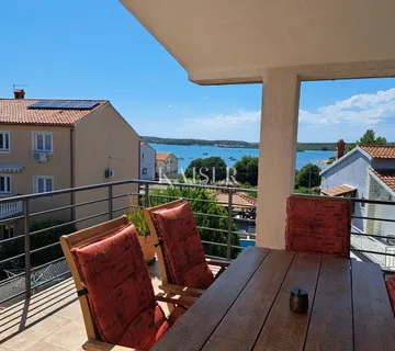 Istra, Medulin- apartmanska kuća 430m2 samo 200m od mora - cover