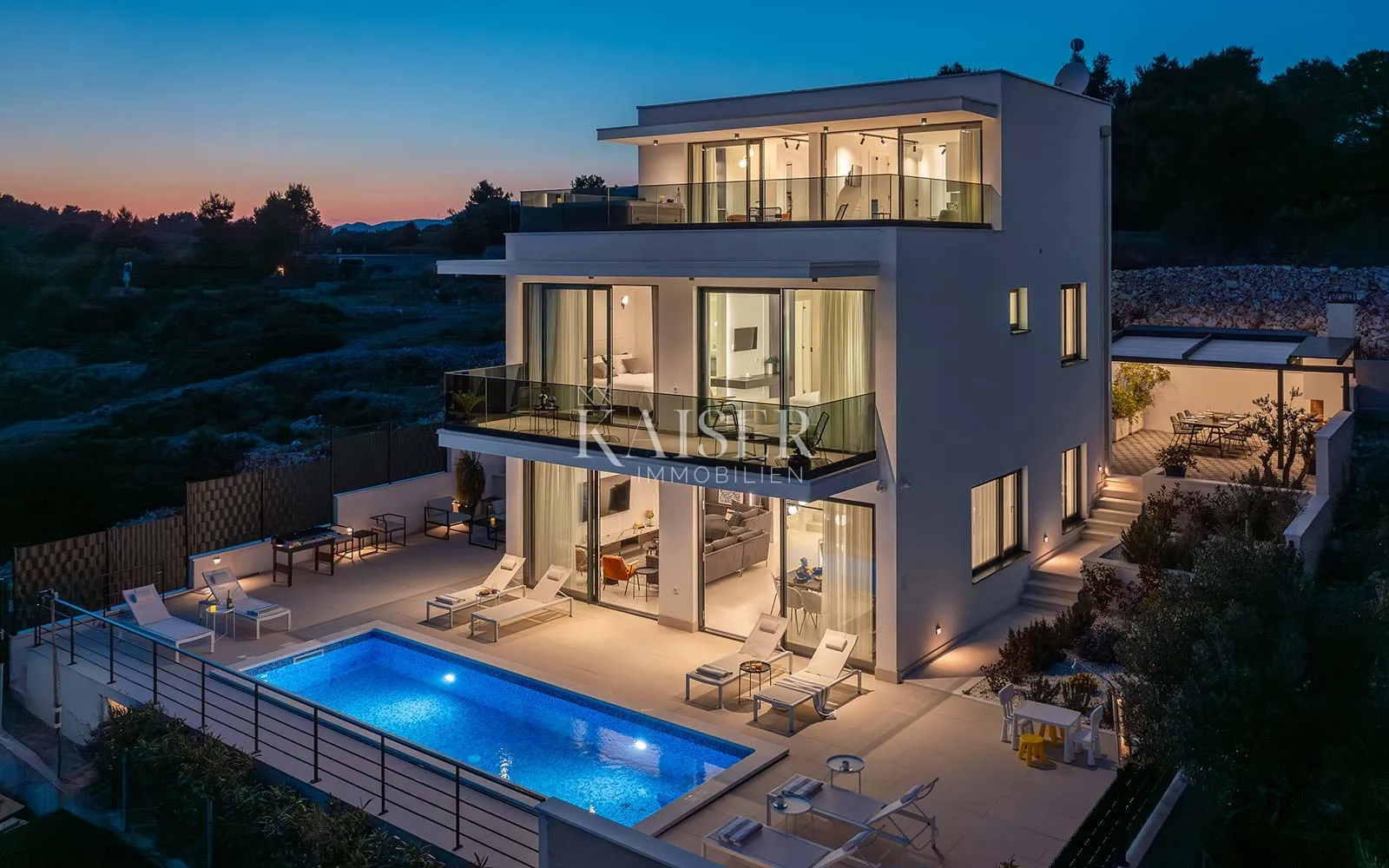 Okrug Gornji - vila s ekskluzivnim pogledom na more - cover