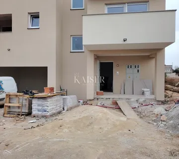 Istra, Pula - stanovi novogradnja 55m2 + terasa 48m2 - cover