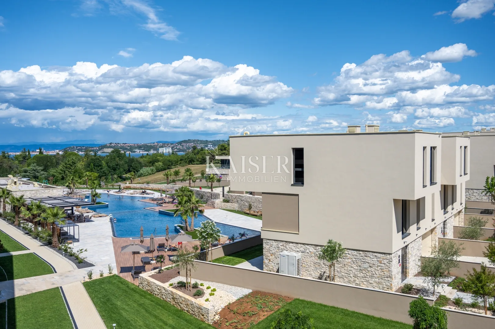 Istra, Umag, Savudrija - luksuzna vila u resortu, 275m2, na raspolaganju sve usluge u resortu - cover