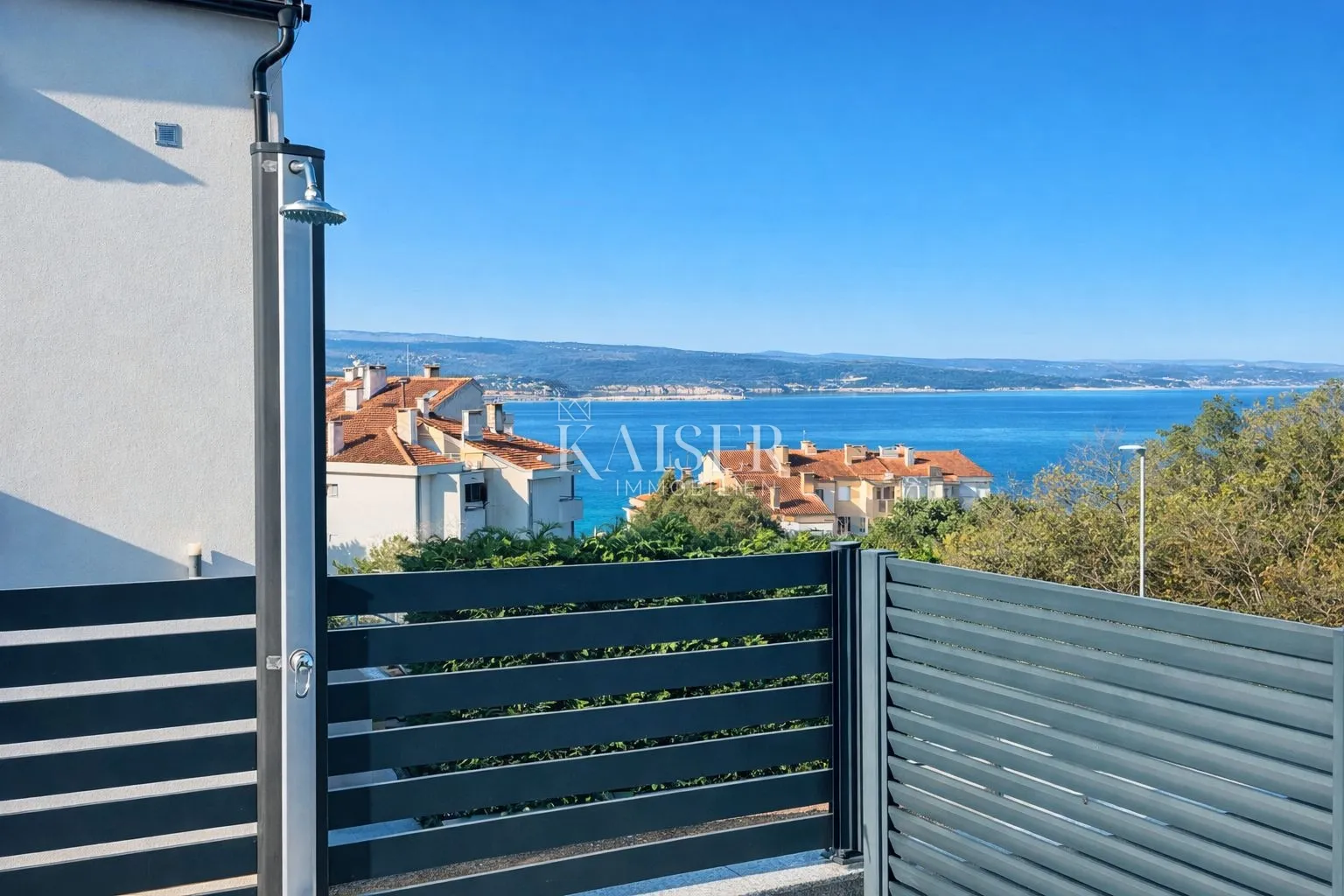 Crikvenica - ekskluzivan dvosoban stan 70m2 s bazenom - cover