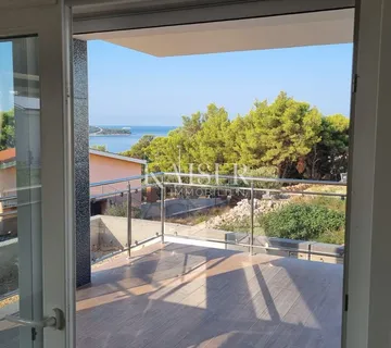 PRIMOŠTEN, NOVOGRADNJA – DVOSOBAN STAN U PRIZEMLJU, 200M OD MORA - cover