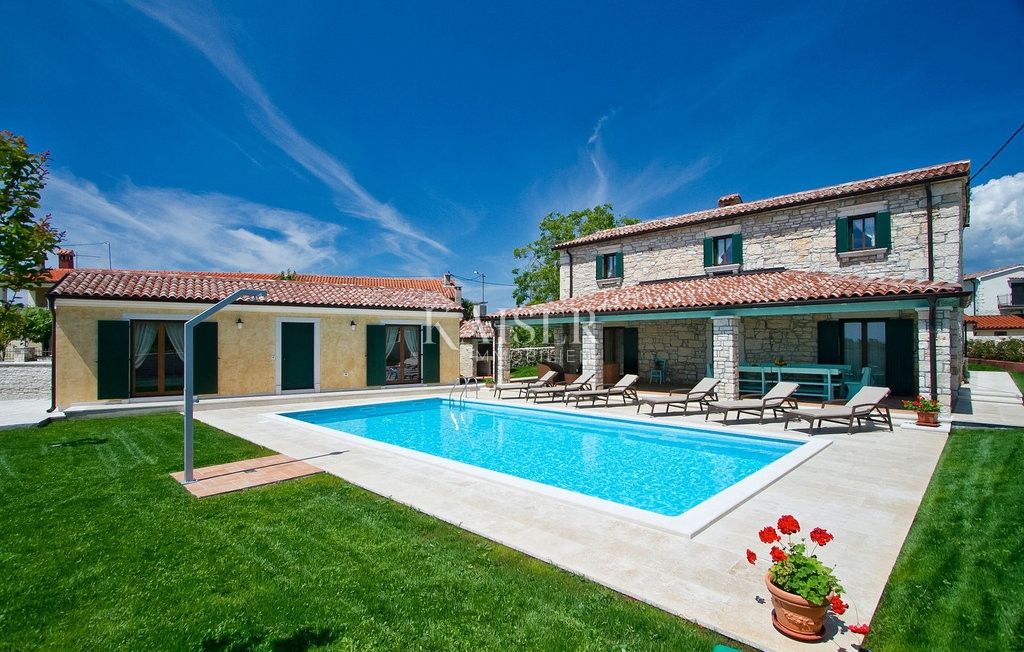 Istra, Radetići, tradicionalna kamena vila u predivnom okruženju - cover