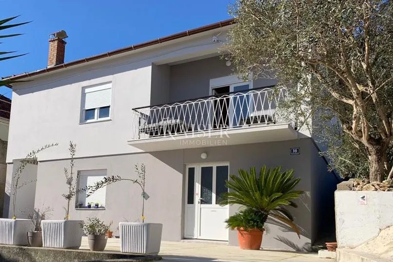 Kali, otok Ugljan  Kuća s dva stana i predivnim pogledom na more - cover