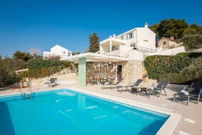 Šibenik-Žaborić – Luksuzna vila 358 m² s bazenom, konobom i panoramskim pogledom - cover