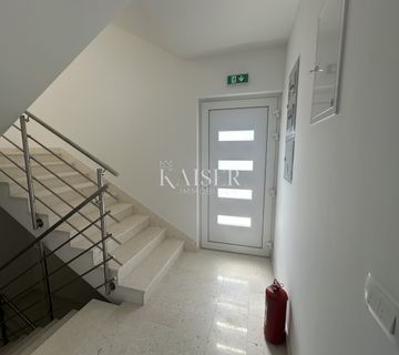Zadar; Kožino-stan 135 m2 s bazenom uz more - cover