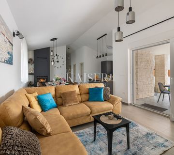 Istra, Loborika- moderna prizemnica 150m2 s bazenom - cover