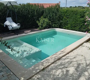 Istra, Banjole - kuća s dva stana 150m od mora - cover