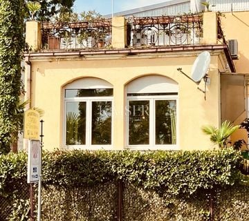 Opatija, Ičići – Stan 1. red do mora, garaža, okućnica  - cover