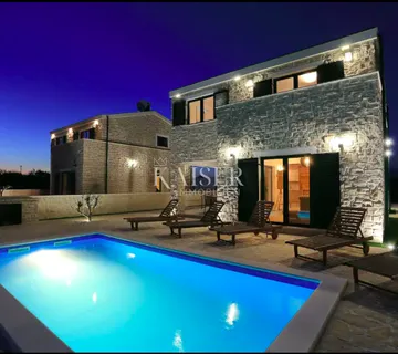 Zadar – Privlaka, Kamena kuća mediteranskog stila s bazenom - cover