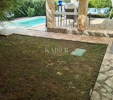 Istra, Banjole - kuća s dva stana 150m od mora - cover