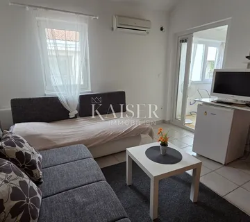 Novi Vinodolski - stan, garsonijera sa lođom - cover