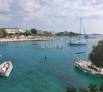 Apartman u prizemlju s dvorištem, idealan za obitelji, Rogoznica – Lozica - cover