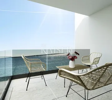 Pag, Kolan, stan 69 m2, prvi red do mora - cover