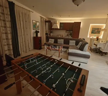 Otok Krk, Malinska, stan s okućnicom i parkirnim mjestom  - cover