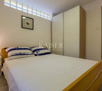 Novi Vinodolski - kuća prvi red do mora  - cover