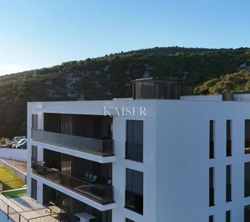 Trogir, Marina -  3S+DB stan 137m2 s velikim vrtom ,100 m od plaže - cover