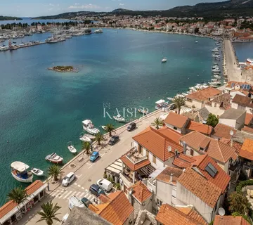 Rogoznica - kuća prvi red do mora - cover