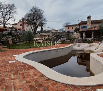 Labin - kuća s bazenom i prekrasnom okućnicom, 250 m2 - cover