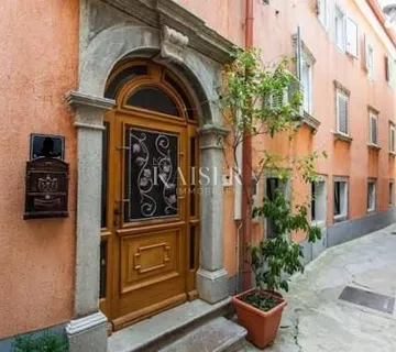 Cres, ugostiteljsko-stambeni objekt sa restoranom, apartmanima i sobama - cover