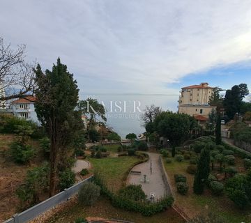 Opatija, dvoetažni stan prvi red do mora - cover