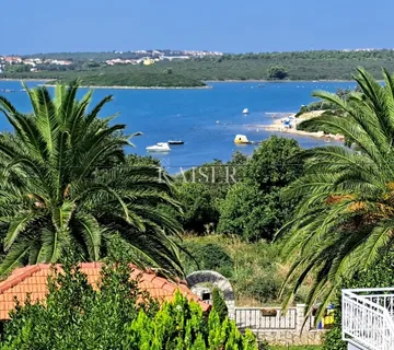 Istra, Medulin- apartmanska kuća 430m2 samo 200m od mora - cover