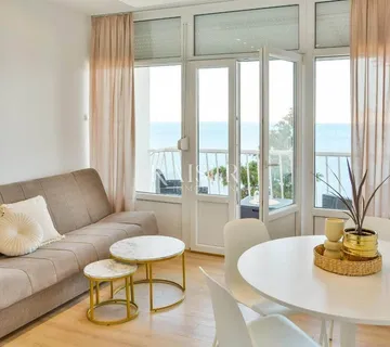 Senj- stan s pogledom na more - cover