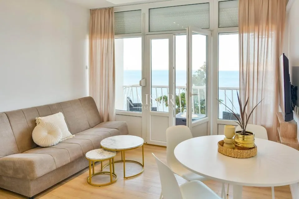 Senj- stan s pogledom na more - cover