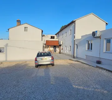 Istra, Poreč, Kaštelir, pansion za smještaj radnika! - cover