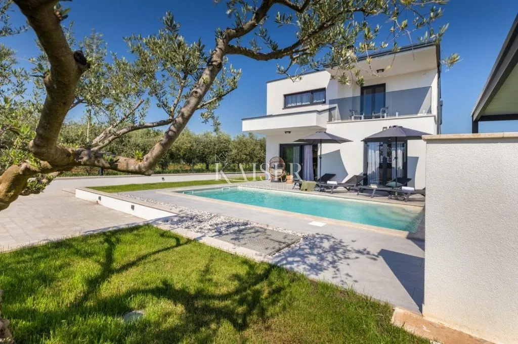 Istra, Poreč, vila s bazenom i pogledom na more - cover