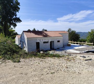 Istra, Motovun - Vila s pogledom na Motovun u izgradnji  - cover