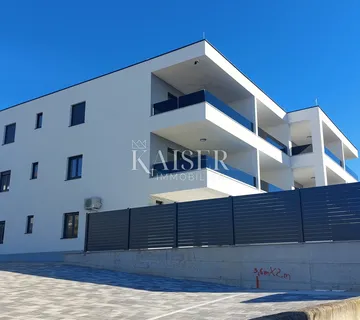 Istra, Novigrad - dvosoban stan sa dnevnim boravkom, 66m2; prvi kat - cover