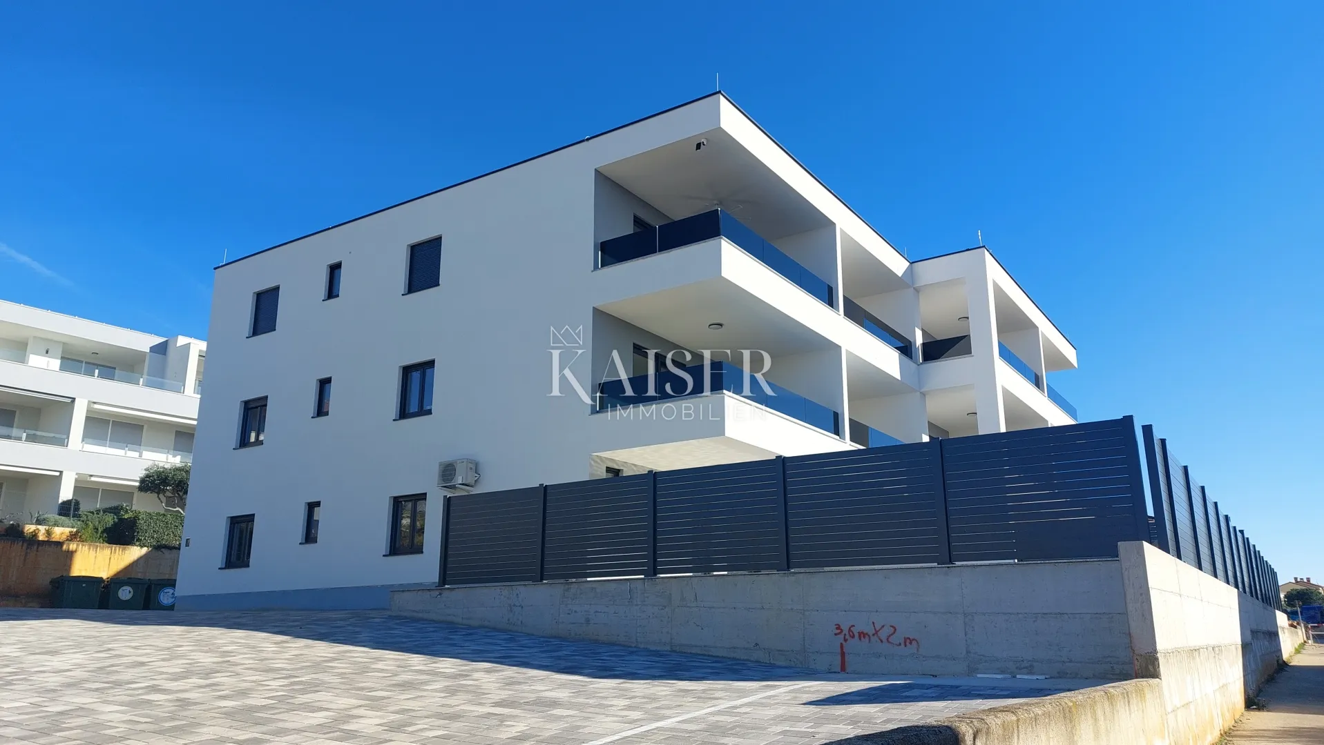 Istra, Novigrad - dvosoban stan sa dnevnim boravkom, 66m2; prvi kat - cover