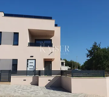 Istra - Poreč, trosoban stan u prizemlju 1 km od mora - cover