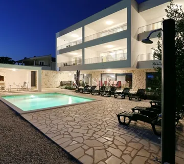 Sukošan, Zadar - Moderan dvosoban apartman s lođom i pogledom na more - cover