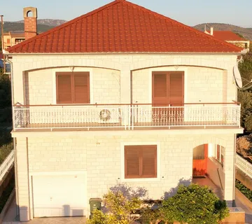 Kuća sa dva stana 264m2 plus pomoćna kuća 50m2 sa pogledom na more - cover