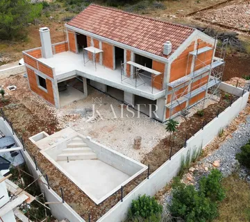 BILICE, ŠIBENIK – MODERNA OBITELJSKA VILA S BAZENOM U IZGRADNJI - cover