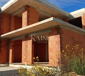 Istra, Pula- moderna dvojna kuća 120m2 s bazenom i terasom - cover