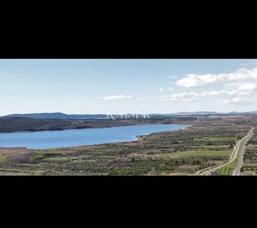 ŠIBENIK, DONJE POLJE – VELIKO GRAĐEVINSKO ZEMLJIŠTE S POGLEDOM NA MORE - cover