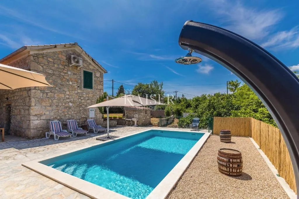 Malinska, Rasopasno, autohtona renovirana kamena kuća s bazenom i okućnicom  - cover