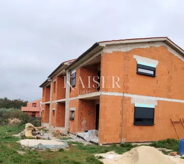 Istra , Ližnjan, tri -  kuće vezane sa stanovima na dvije etaže - cover