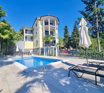 Opatija – Luksuzan stan 2S+DB s bazenom 400 m od mora - cover