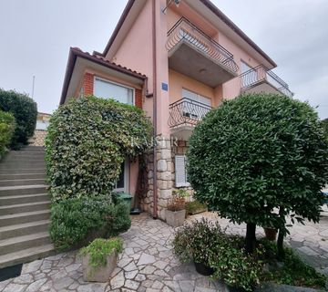 Novi Vinodolski, centar - kuća 250m2 sa velikom okućnicom  - cover
