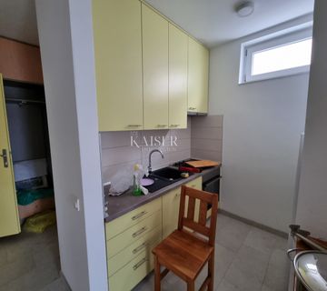 Novi Vinodolski - apartman sa parkirnim mjestom - cover