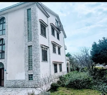 Rijeka, Pehlin, stan na drugom katu kuće plus potkrovlje - cover